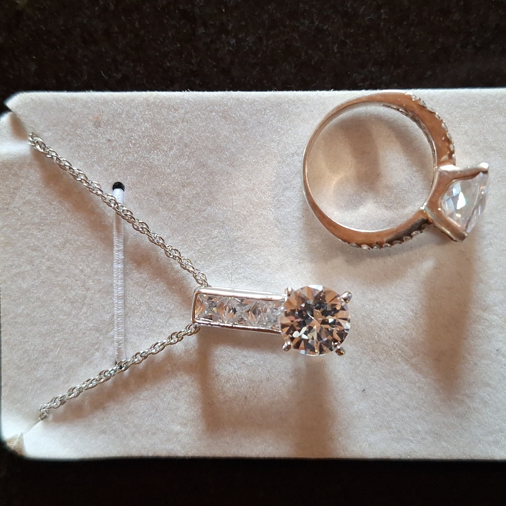 Silver Tone Bling Neclace And Ring